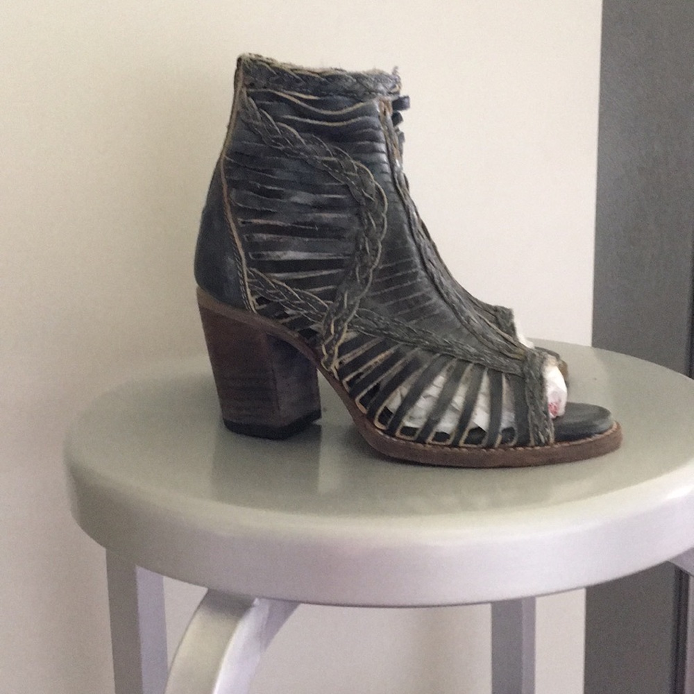 Freebird Bela Booties sz 7 Dark Faded Blue